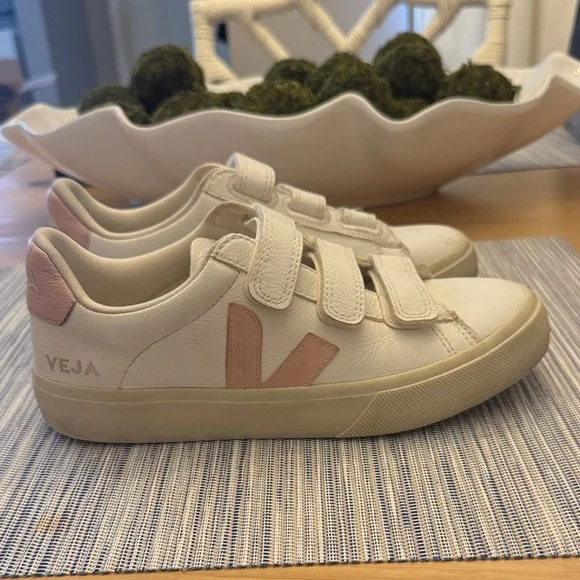 Veja Recife Women’s White and Pink Velcro Sneakers US 6/ Euro 37 - Picture 4 of 10